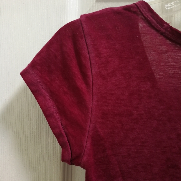 American Eagle Maroon Tee - Picture 7 of 7